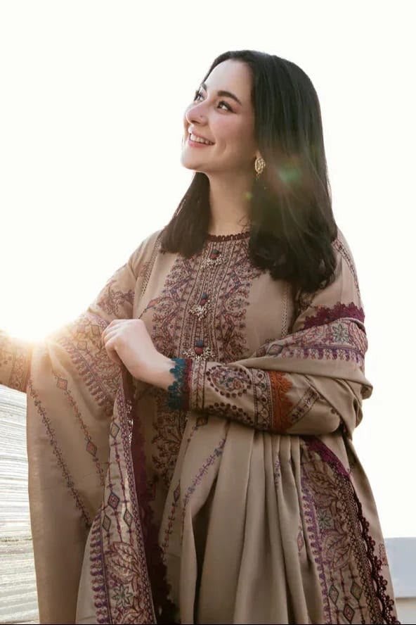 Heavy Embroidered Dhanak 3-Piece Suit with Heavy Embroidered Shawl
